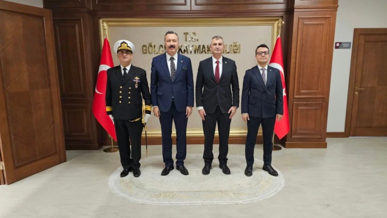 Gölcük’te 29 Ekim coşkusu salona taştı