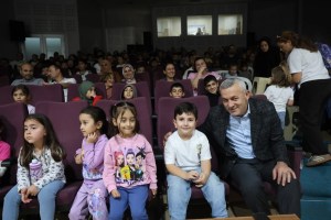 Kartepe’de minikler tiyatroyla buluştu