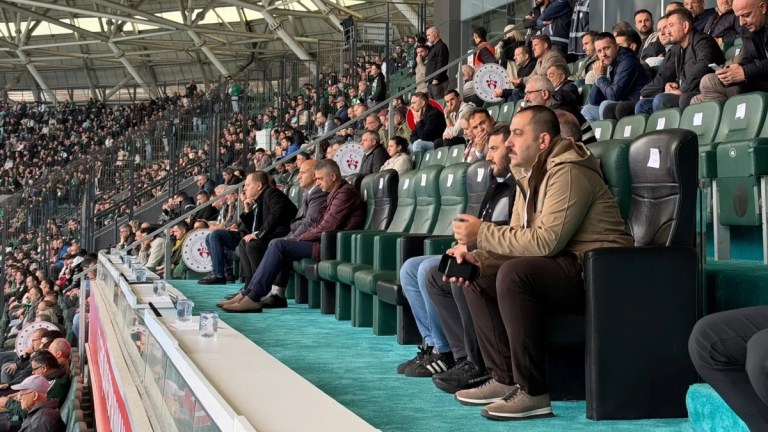 Kocaeli’de sel mesaisi tribünü boş bıraktı