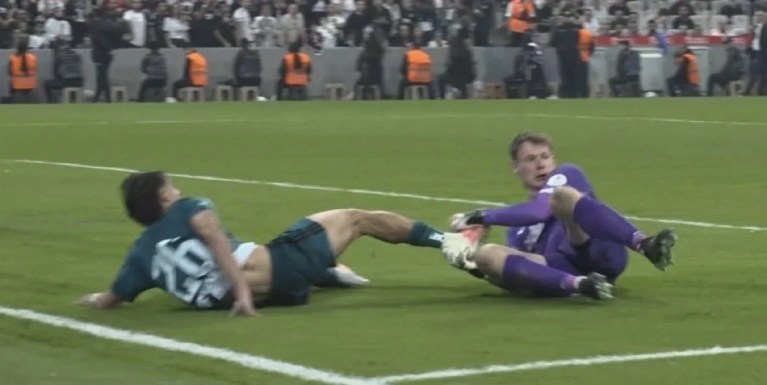 Kocaelispor maçında tartışmalı pozisyon