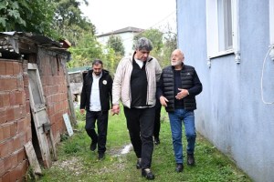 Kocaman afetten zarar gören ailelerin yanında