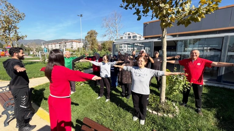 Körfez’de 60 yaş üstü egzersizle güçleniyor