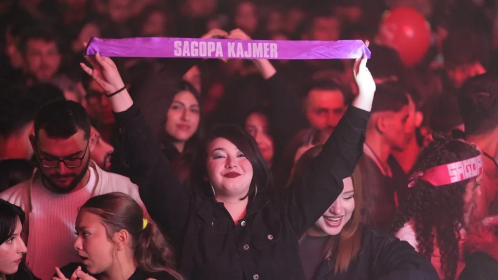 Sagopa Kajmer yağmur altında sahne aldı