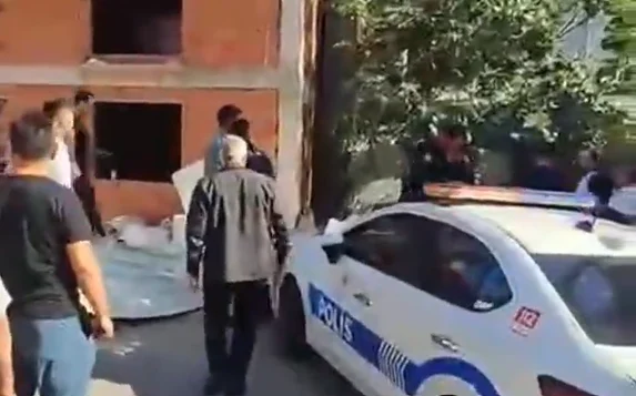 Şantiye ile bina sakinleri birbirine girdi!