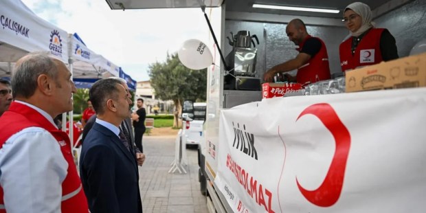 Vali Aktaş Gebze’de kan bağışına katıldı
